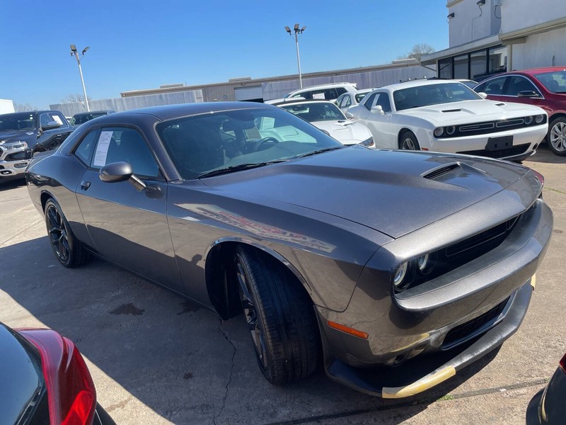 Dodge Challenger Vehicle Image 02