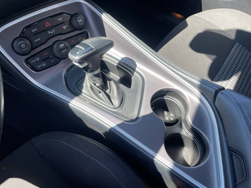 Dodge Challenger Vehicle Image 12