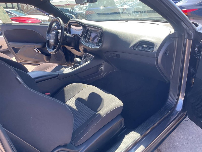 Dodge Challenger Vehicle Image 16