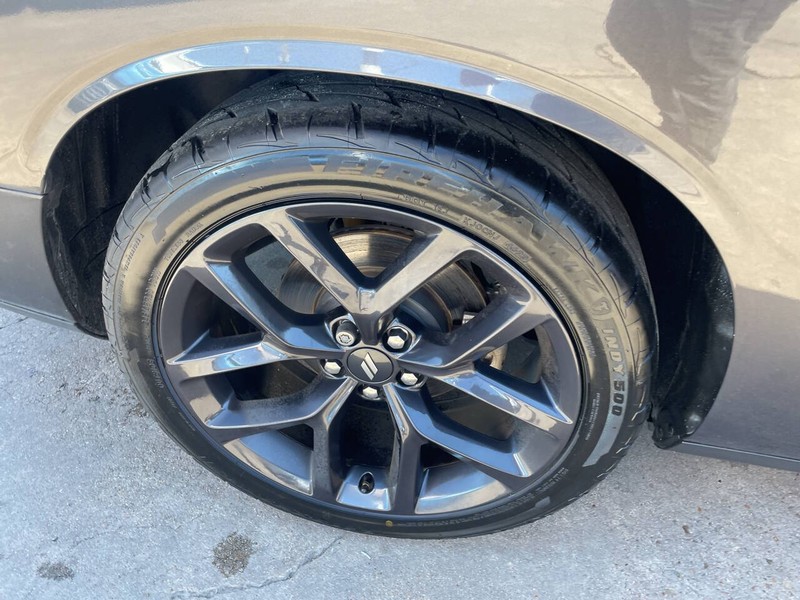 Dodge Challenger Vehicle Image 19