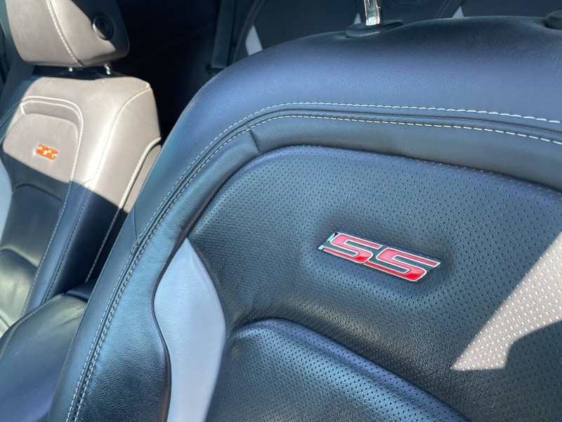 Chevrolet Camaro Vehicle Image 17