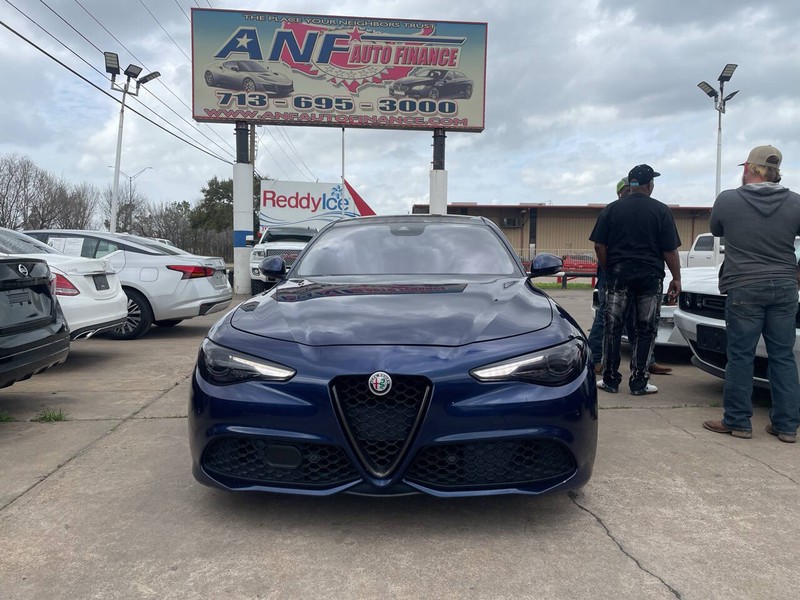 Alfa Romeo Giulia Vehicle Image 02
