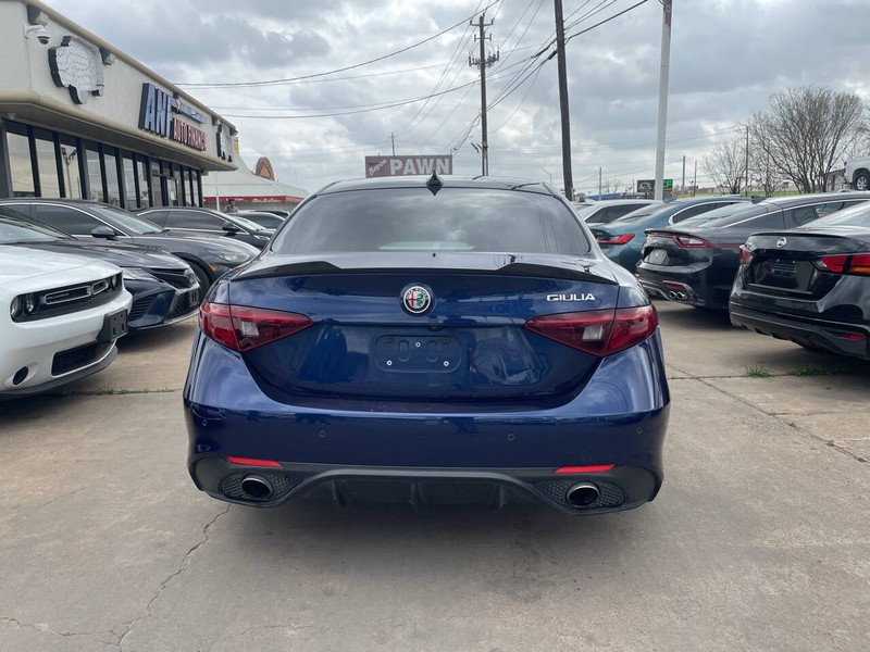 Alfa Romeo Giulia Vehicle Image 04