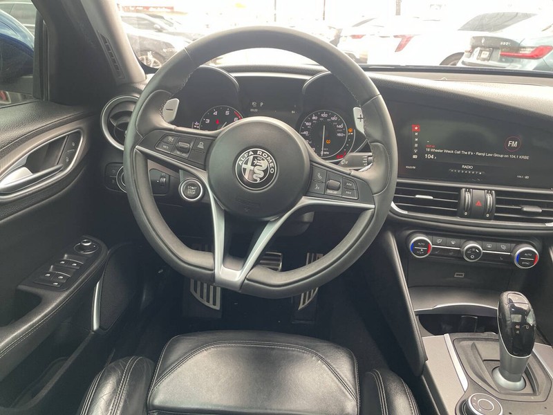Alfa Romeo Giulia Vehicle Image 09