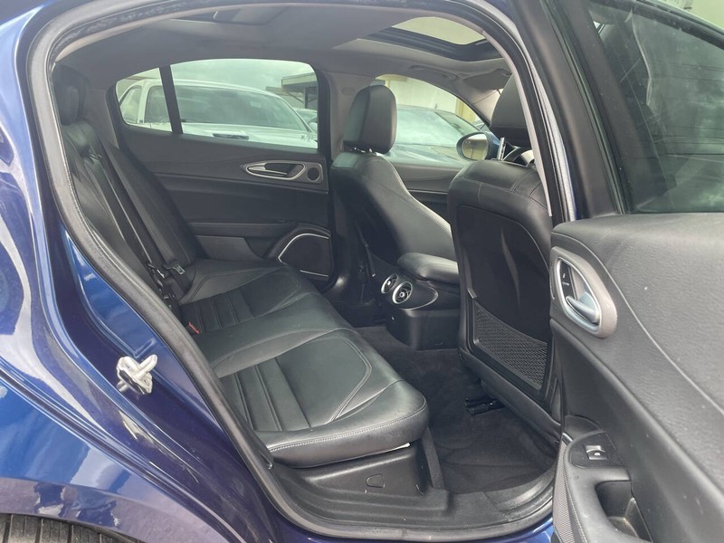 Alfa Romeo Giulia Vehicle Image 10