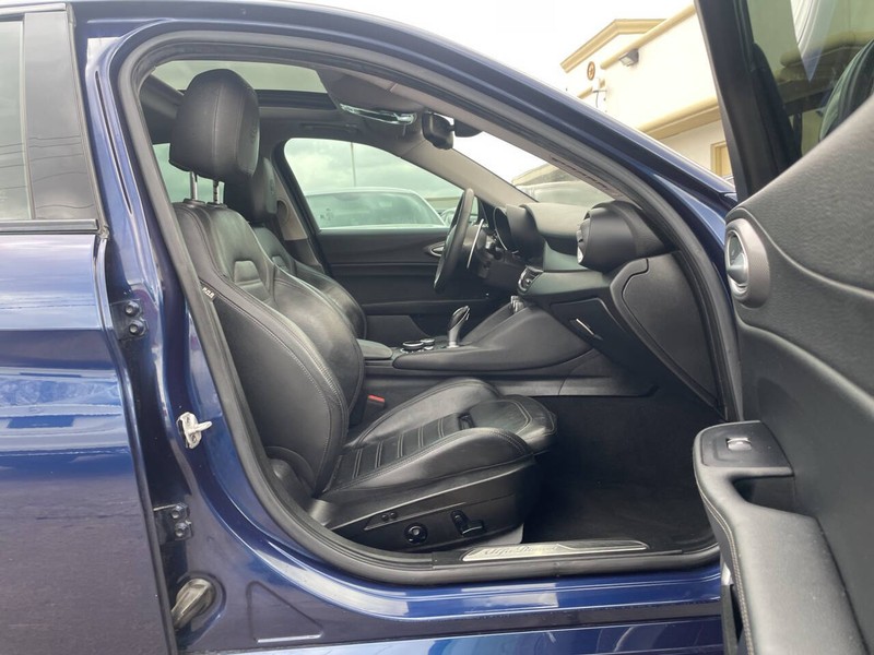Alfa Romeo Giulia Vehicle Image 11