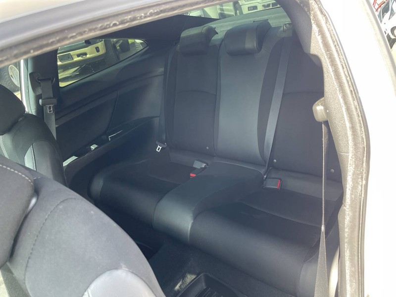 Honda Civic Coupe Vehicle Image 14