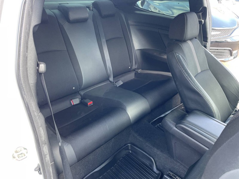 Honda Civic Coupe Vehicle Image 16
