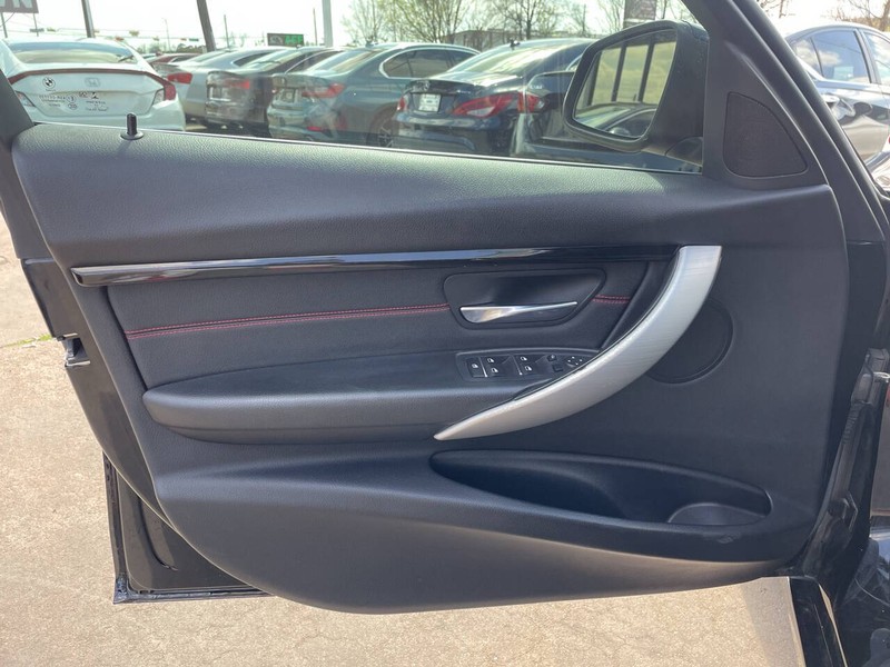 BMW 3 Series Vehicle Image 05