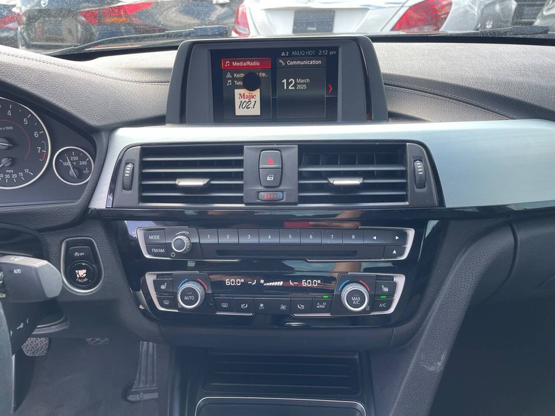 BMW 3 Series Vehicle Image 09