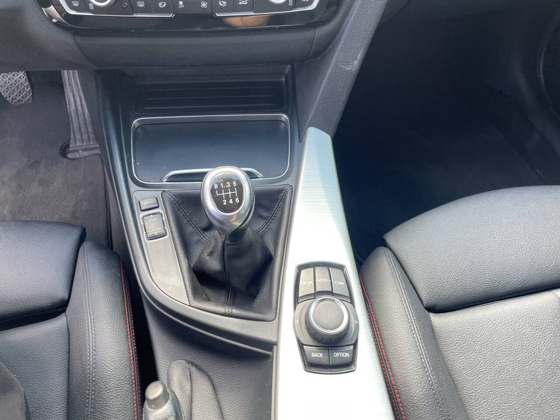 BMW 3 Series Vehicle Image 11