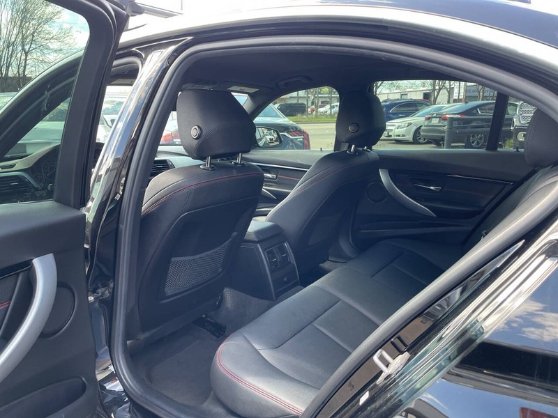 BMW 3 Series Vehicle Image 13
