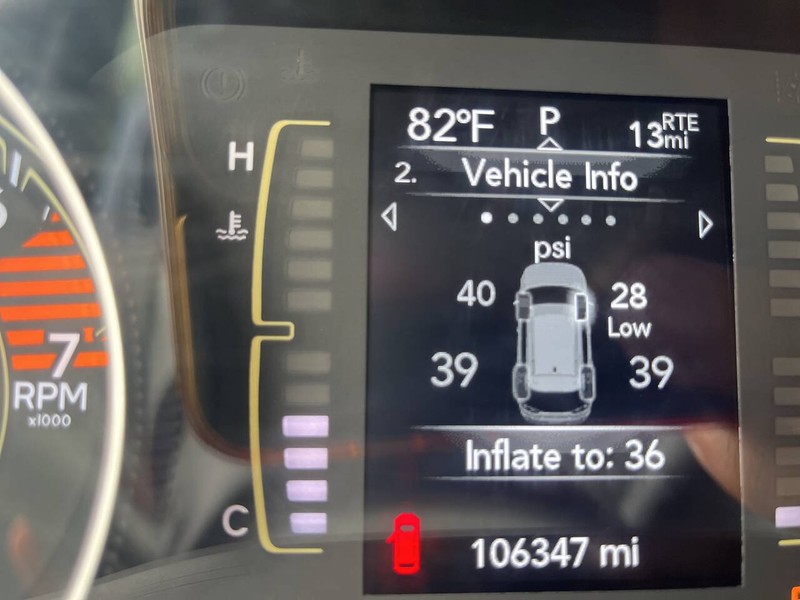 Jeep Cherokee Vehicle Image 05