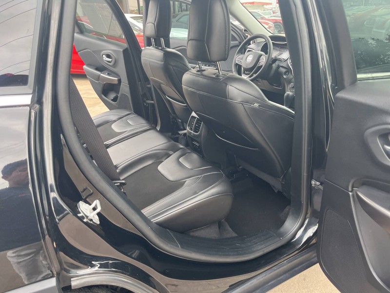 Jeep Cherokee Vehicle Image 12