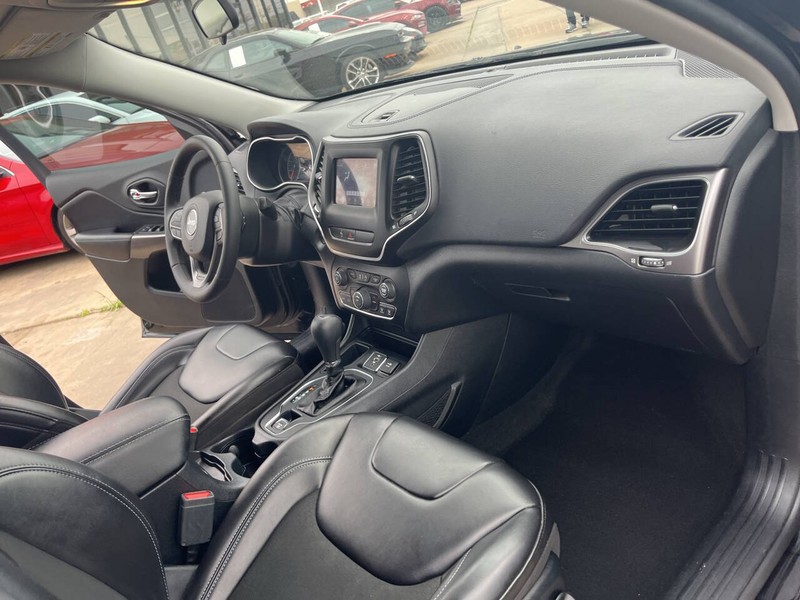 Jeep Cherokee Vehicle Image 16
