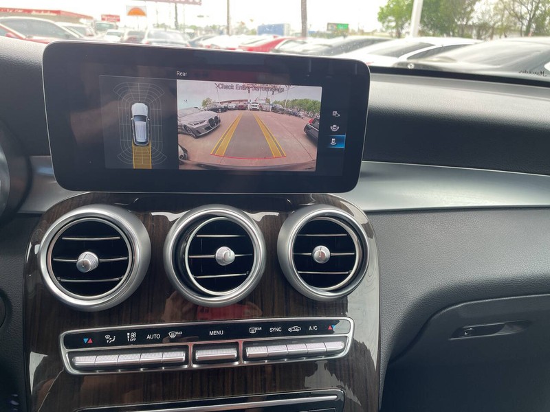 Mercedes-Benz GLC Vehicle Image 11