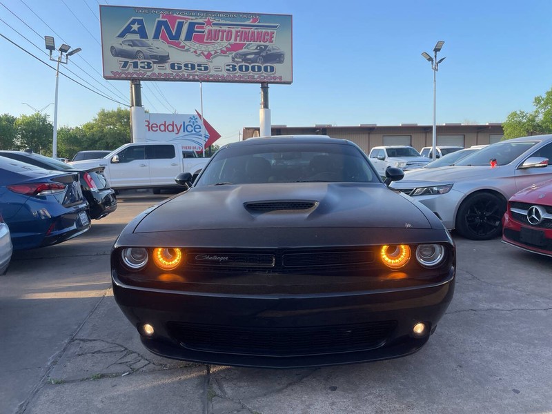 Dodge Challenger Vehicle Image 02