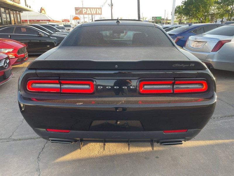 Dodge Challenger Vehicle Image 04