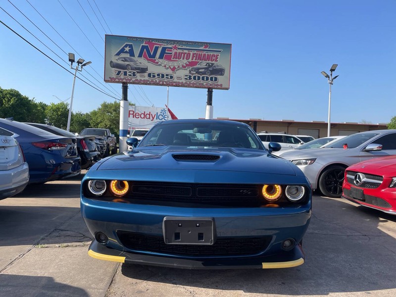 Dodge Challenger Vehicle Image 02