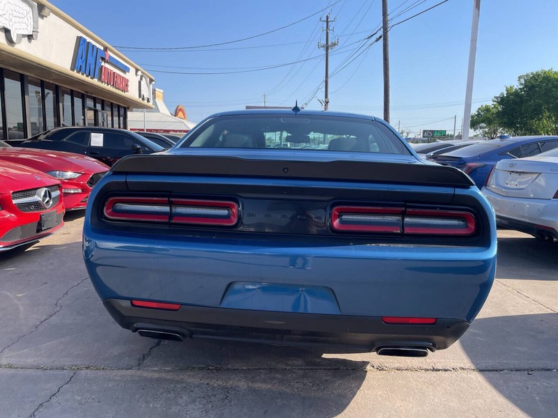 Dodge Challenger Vehicle Image 04
