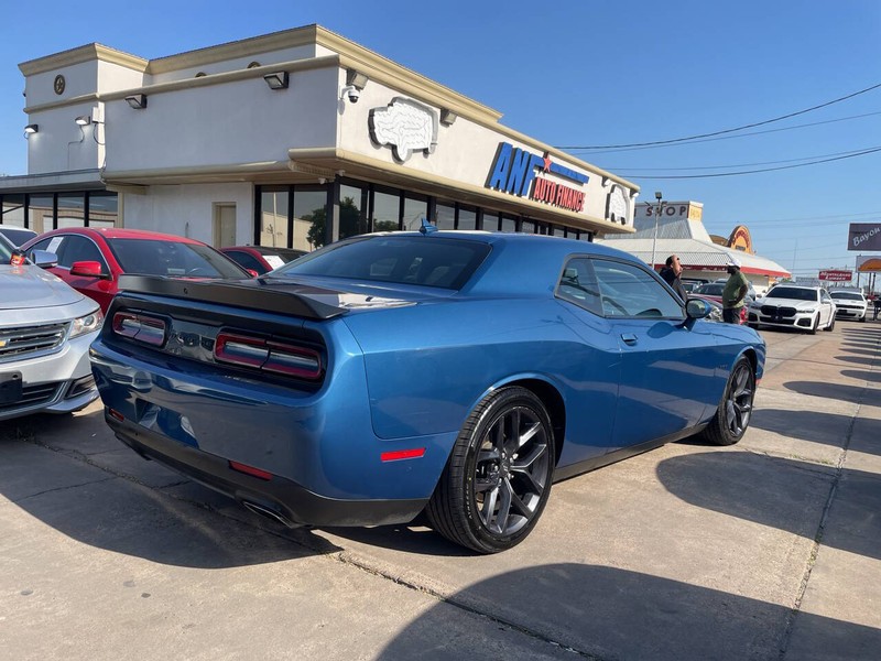 Dodge Challenger Vehicle Image 05