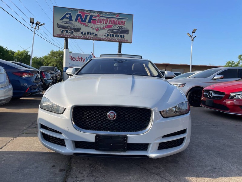 Jaguar XE Vehicle Image 03