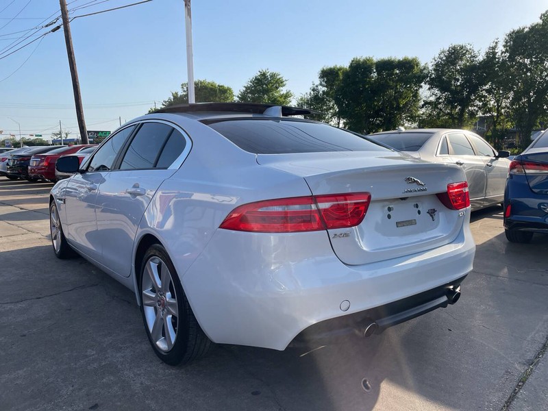 Jaguar XE Vehicle Image 04
