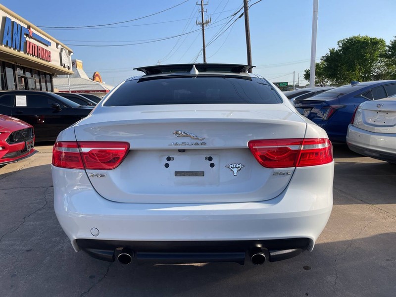 Jaguar XE Vehicle Image 05