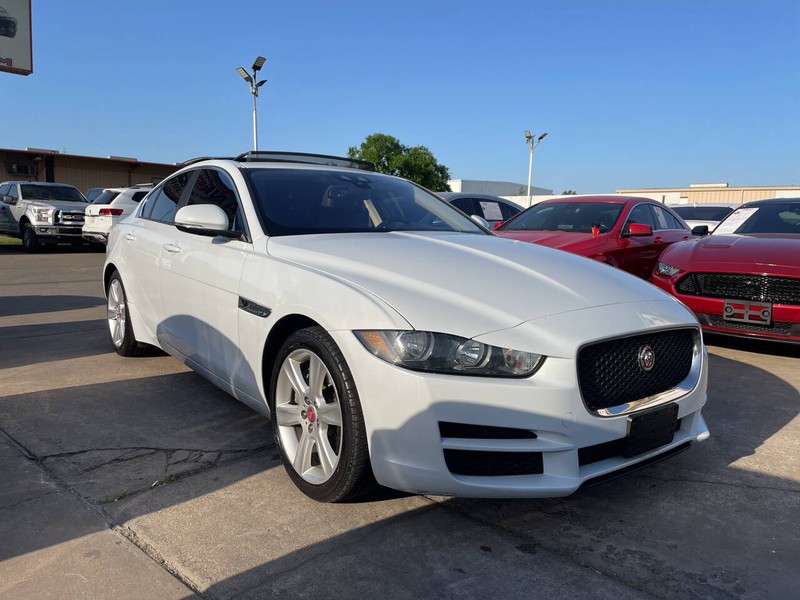 Jaguar XE Vehicle Image 07