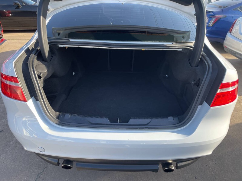 Jaguar XE Vehicle Image 10
