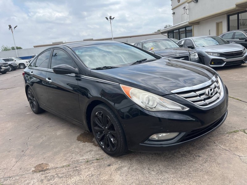 Hyundai Sonata Vehicle Image 02