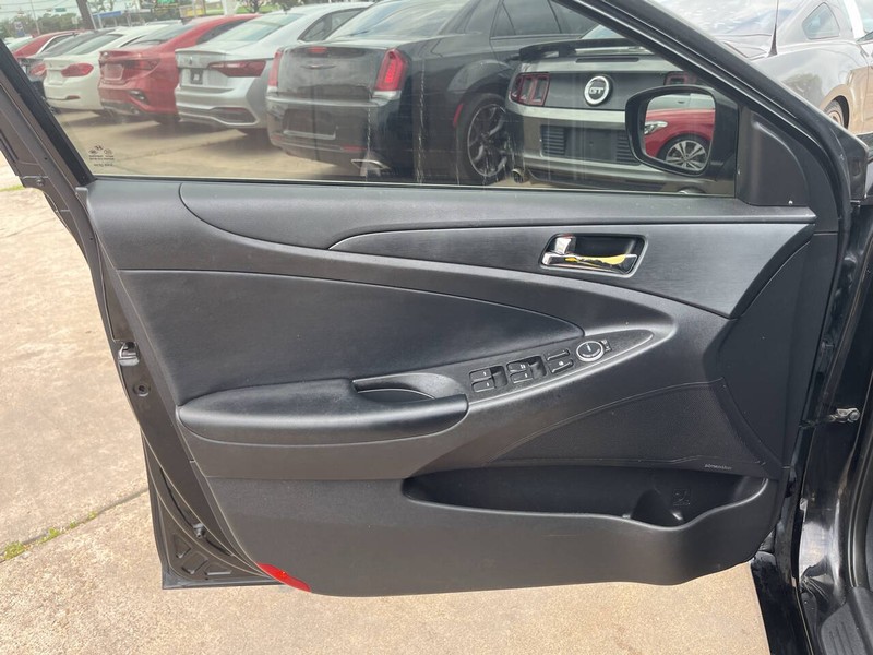 Hyundai Sonata Vehicle Image 05