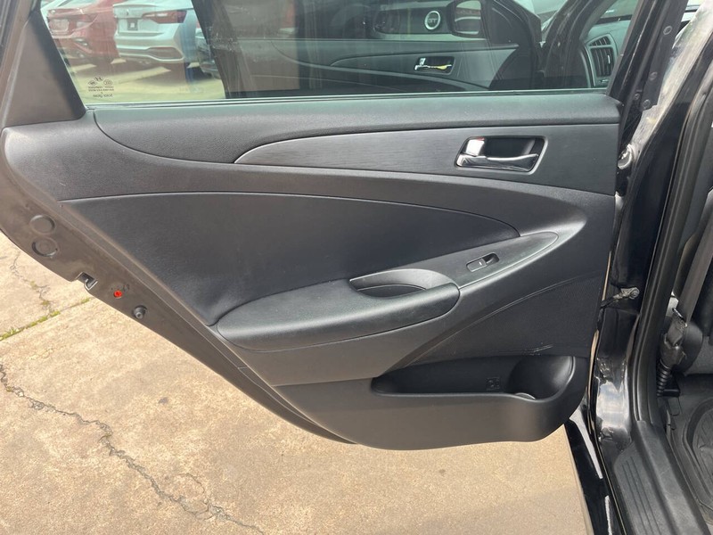 Hyundai Sonata Vehicle Image 13