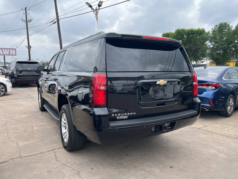 Chevrolet Suburban Vehicle Image 03