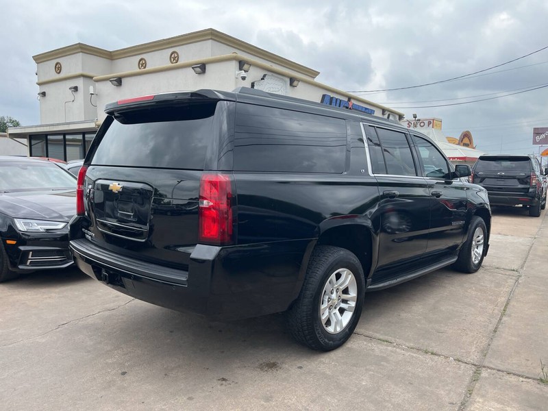 Chevrolet Suburban Vehicle Image 05