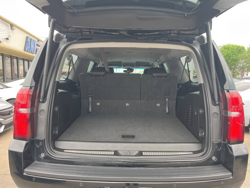 Chevrolet Suburban Vehicle Image 10