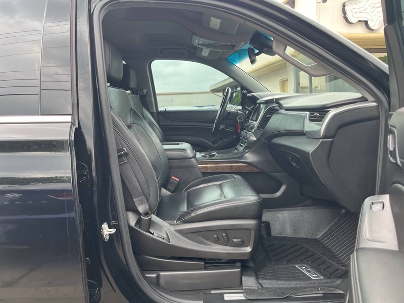 Chevrolet Suburban Vehicle Image 13