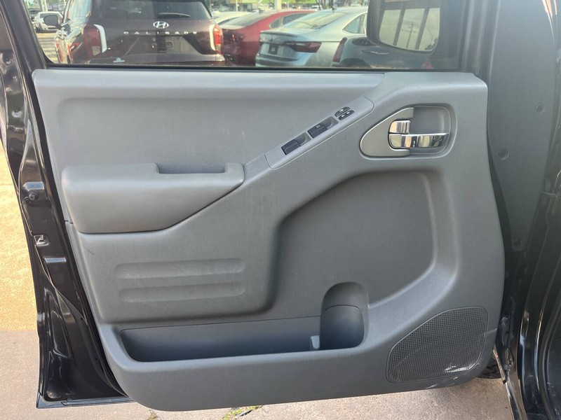 Nissan Frontier Vehicle Image 05