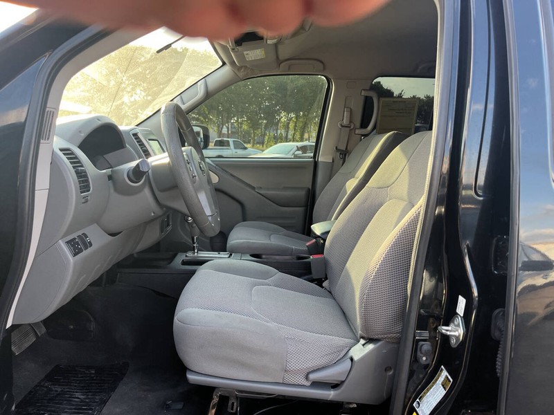 Nissan Frontier Vehicle Image 06