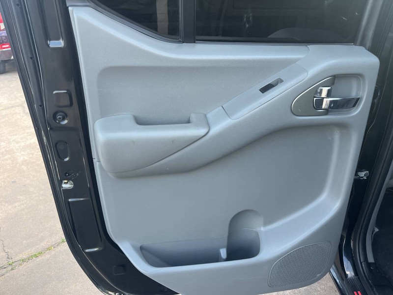 Nissan Frontier Vehicle Image 14
