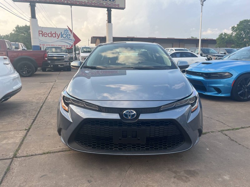 Toyota Corolla Hybrid Vehicle Image 03