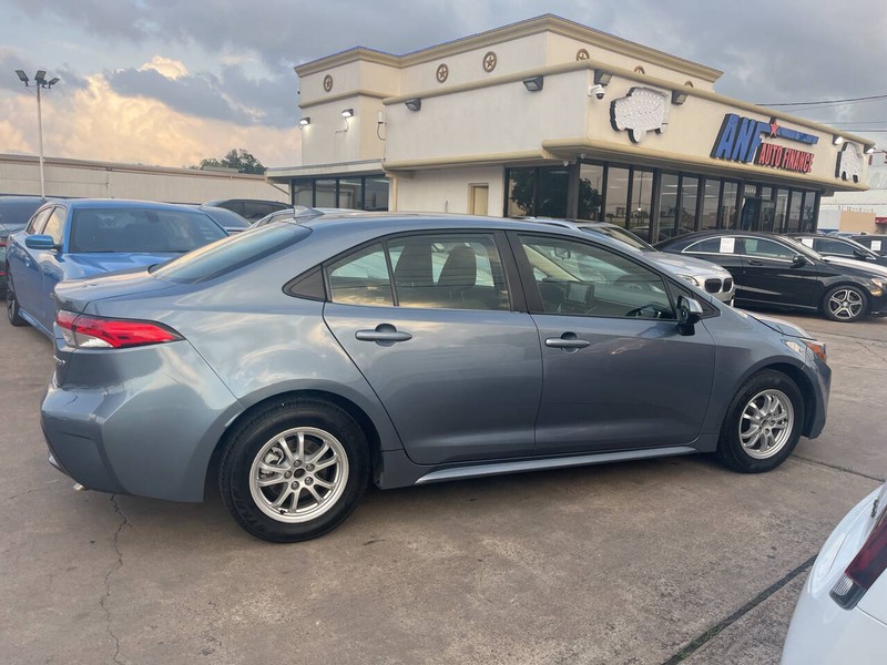 Toyota Corolla Hybrid Vehicle Image 05