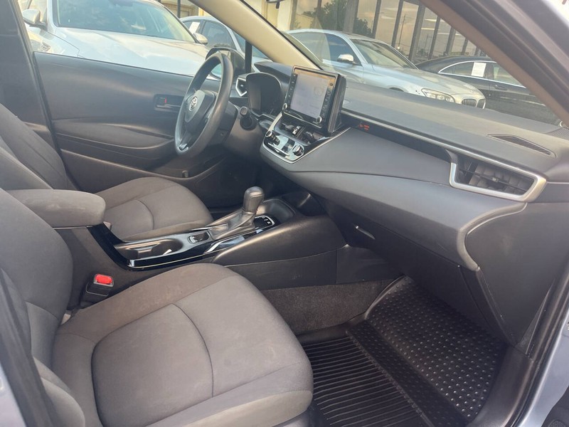Toyota Corolla Hybrid Vehicle Image 15