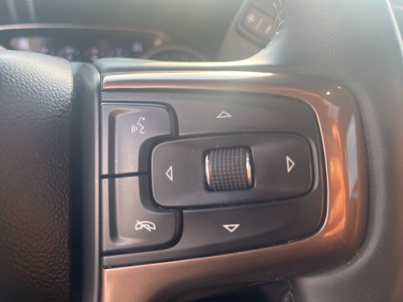 Chevrolet Silverado 3500HD Vehicle Image 19