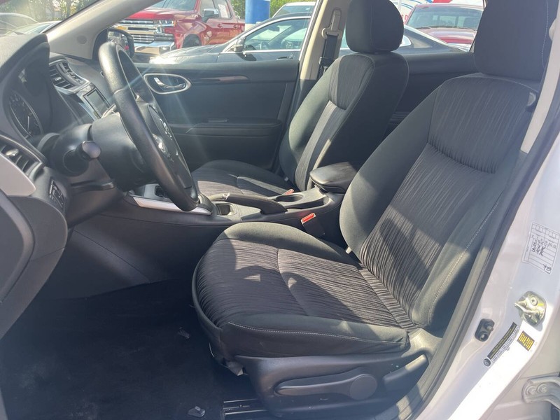 Nissan Sentra Vehicle Image 10