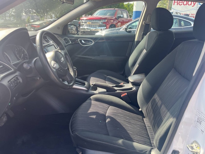 Nissan Sentra Vehicle Image 11