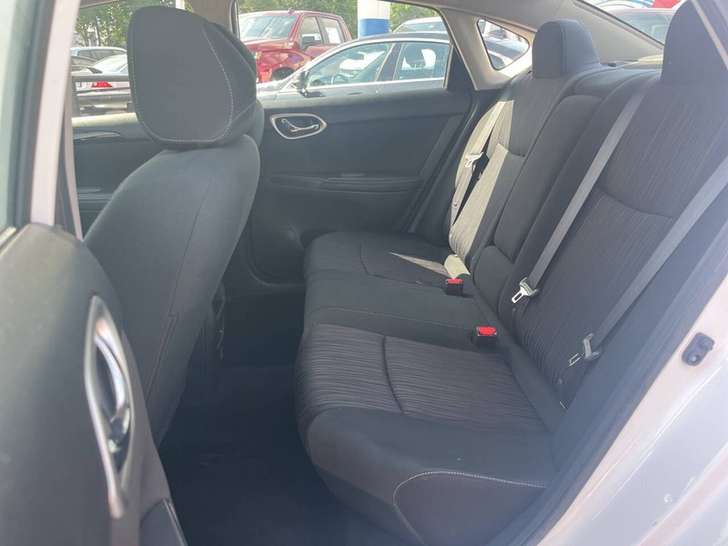 Nissan Sentra Vehicle Image 14