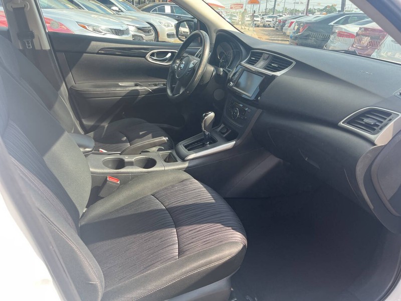 Nissan Sentra Vehicle Image 16