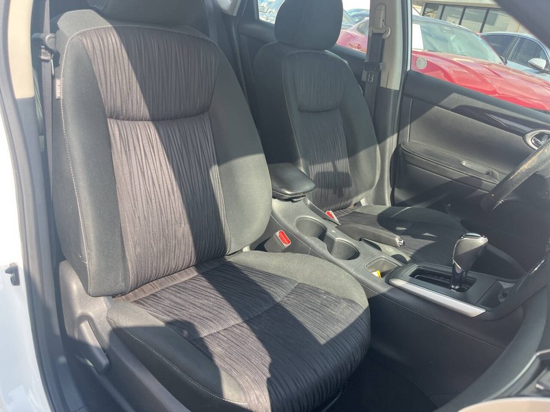 Nissan Sentra Vehicle Image 17