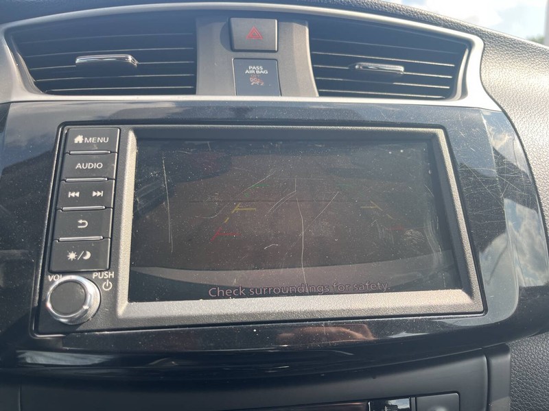 Nissan Sentra Vehicle Image 19